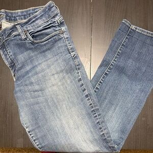 Kut from the Kloth Women’s Straight Leg Jeans in Light Blue Denim